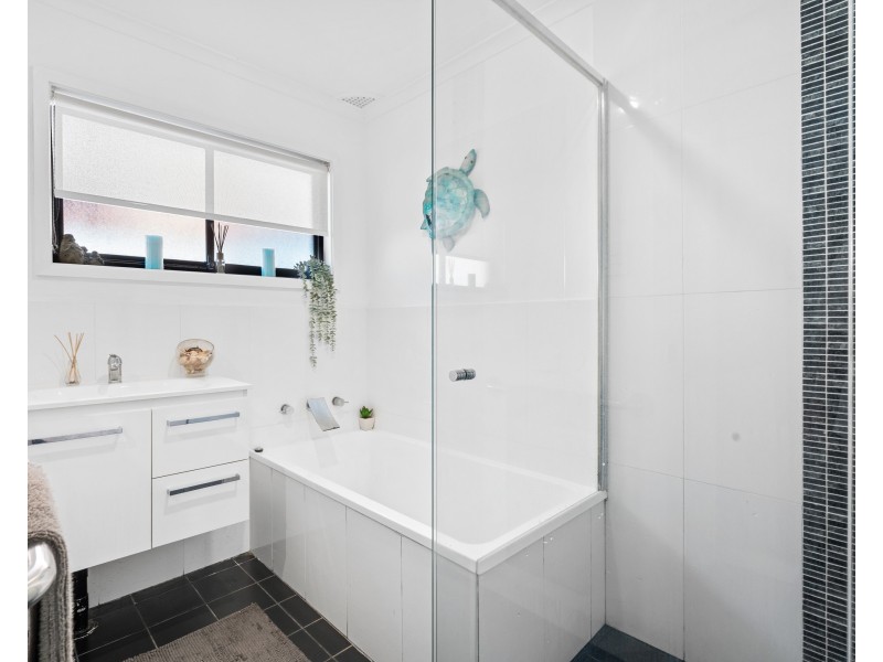 22 Shannon Parade, Berkeley Vale NSW 2261