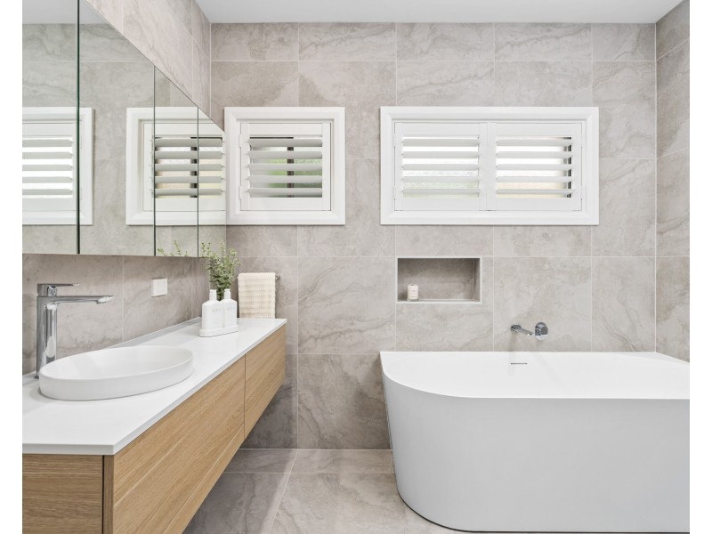 7 Adnamira Close, Wyoming NSW 2250