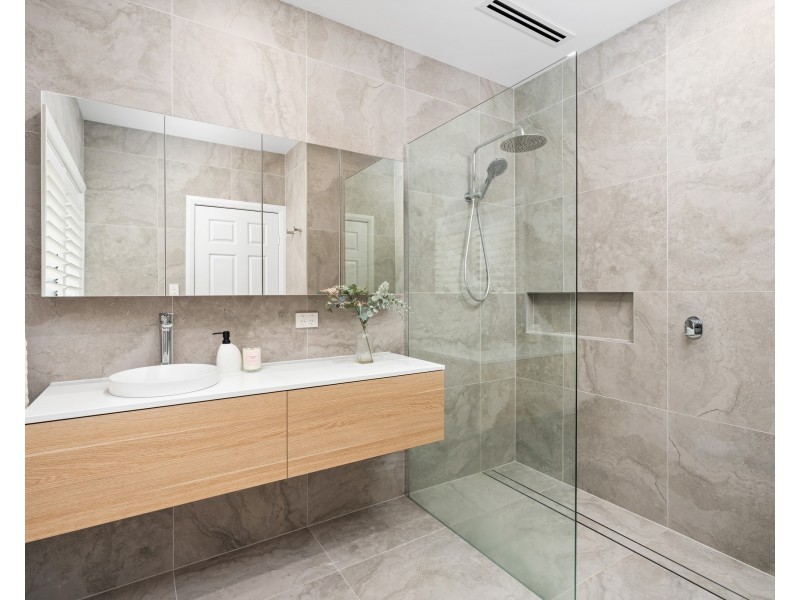 7 Adnamira Close, Wyoming NSW 2250