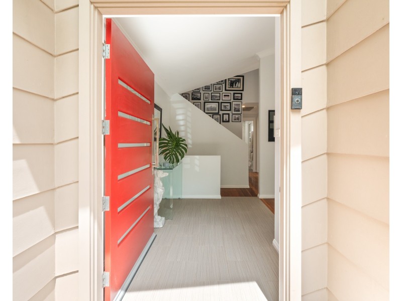 111 Lake Shore Drive, North Avoca NSW 2260