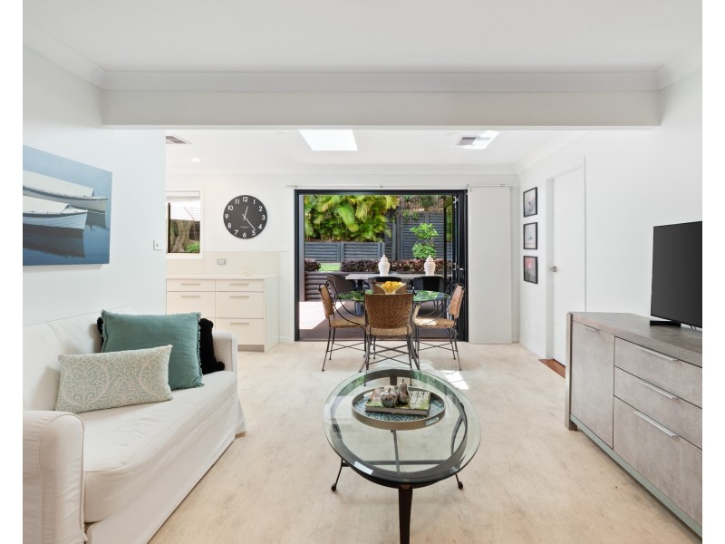 111 Lake Shore Drive, North Avoca NSW 2260