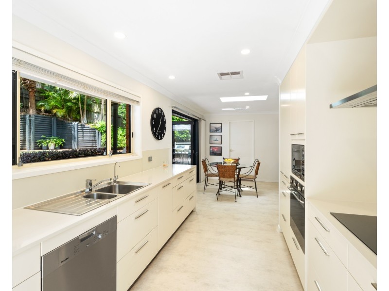 111 Lake Shore Drive, North Avoca NSW 2260