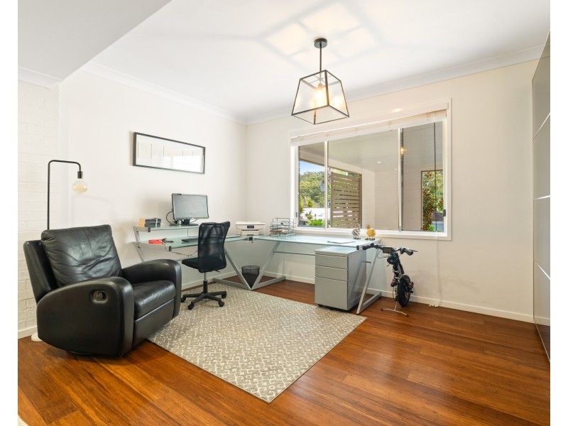 111 Lake Shore Drive, North Avoca NSW 2260