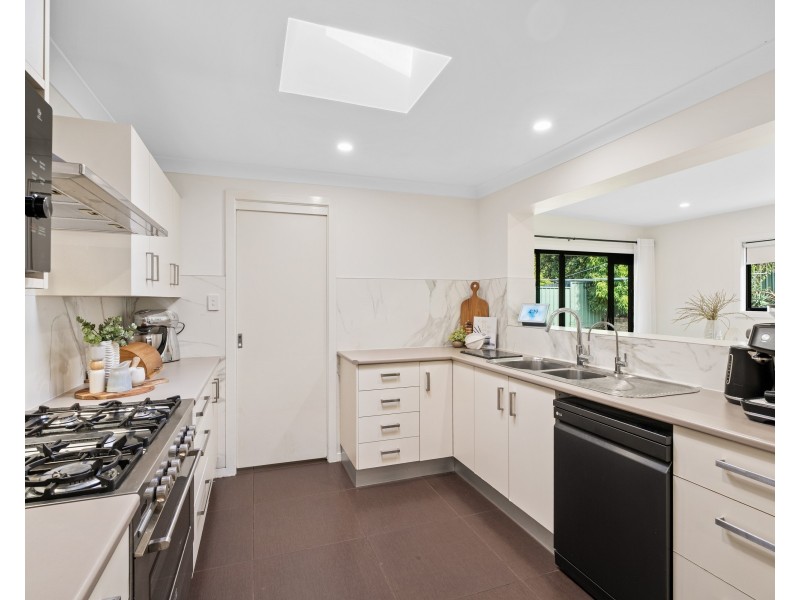 1 Benham Avenue, Wyoming NSW 2250