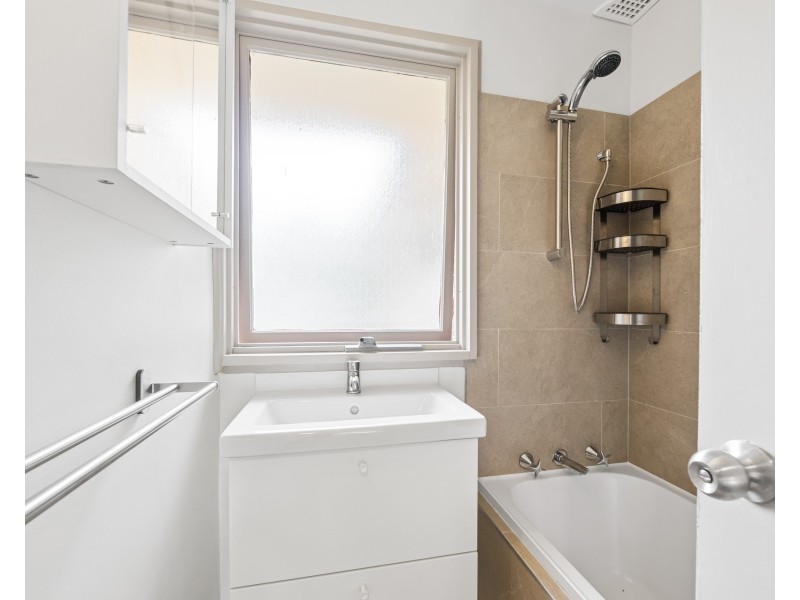 2 Pemworth Close, Wyoming NSW 2250