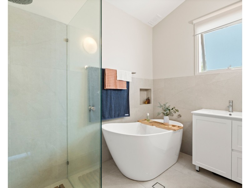 14 Bel Hilton Court, West Gosford NSW 2250