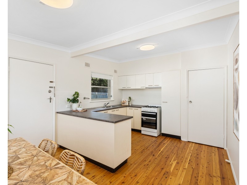 43 Orange Parade, Wyoming NSW 2250