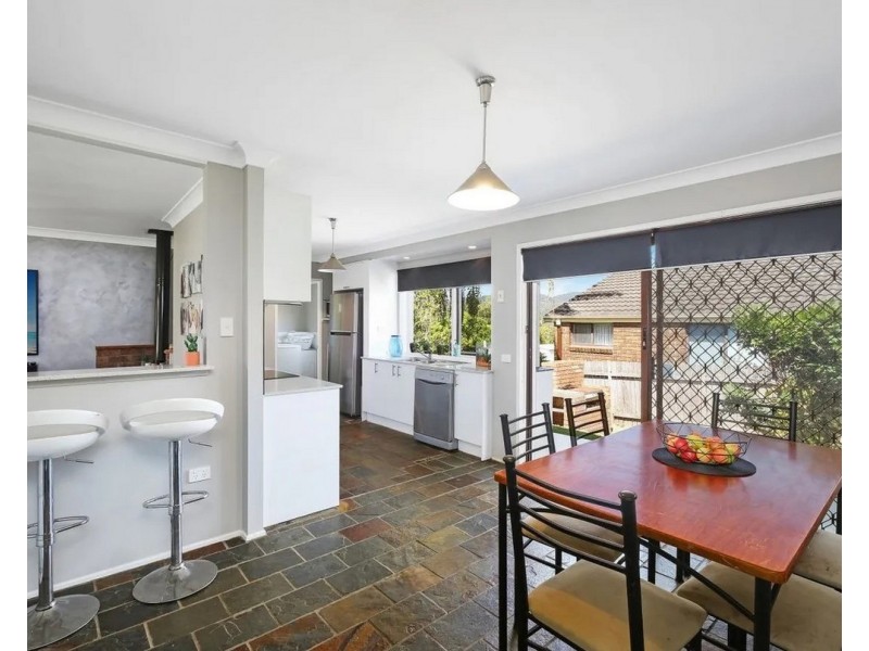 1 Peta Close, Bateau Bay NSW 2261