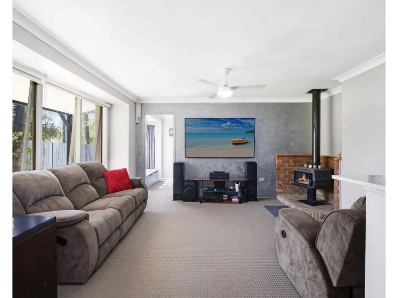 1 Peta Close, Bateau Bay NSW 2261