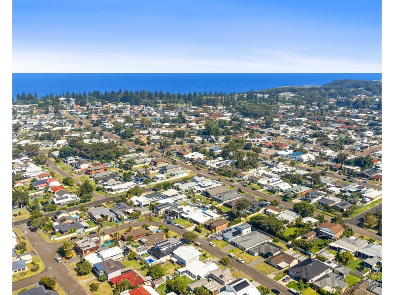 25 Captain Cook Crescent, Long Jetty NSW 2261