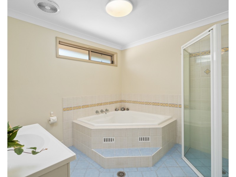 12 Woolybutt Crescent, Erina NSW 2250