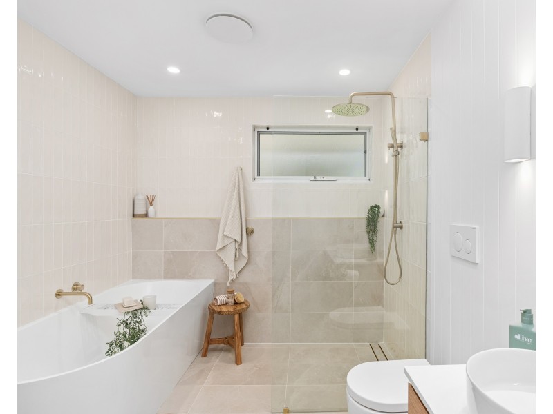 16 Maple Street, Wyoming NSW 2250