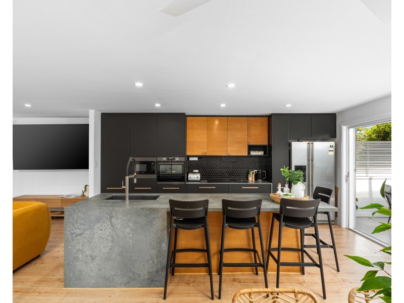 2 Bourbon Street, Wyoming NSW 2250