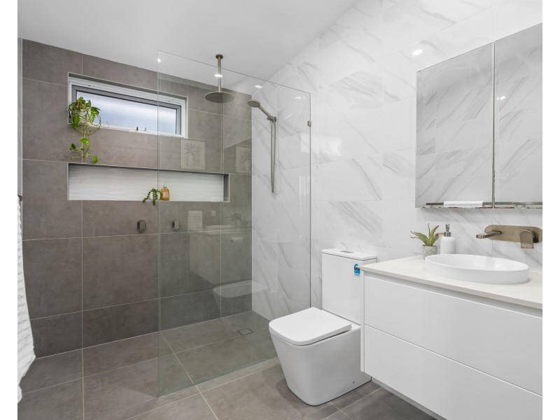 2 Bourbon Street, Wyoming NSW 2250