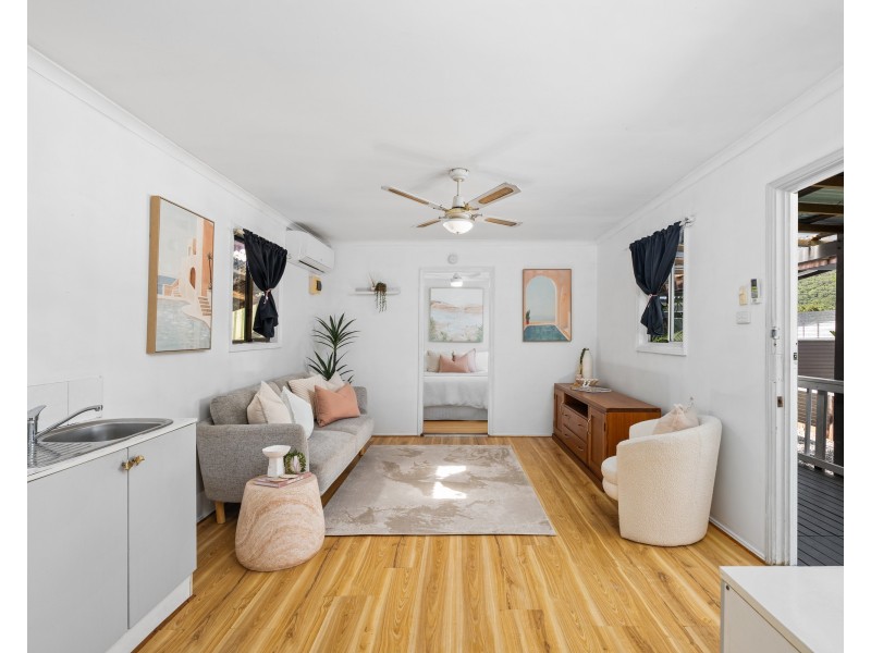 2 Bourbon Street, Wyoming NSW 2250