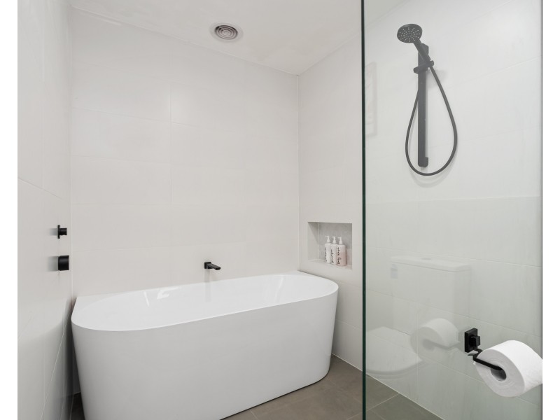 2 Bourbon Street, Wyoming NSW 2250