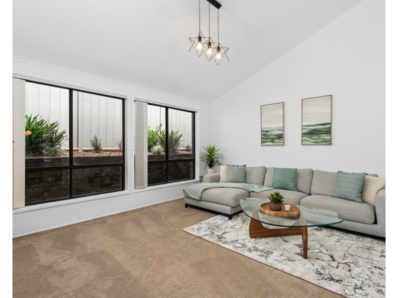 10 Bourbon Street, Wyoming NSW 2250