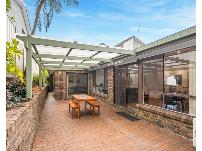 10 Bourbon Street, Wyoming NSW 2250