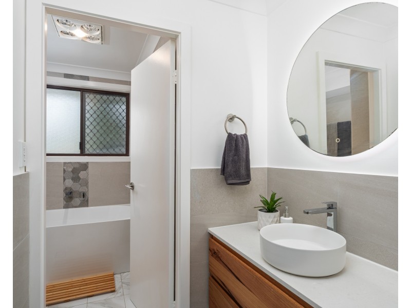 10 Bourbon Street, Wyoming NSW 2250