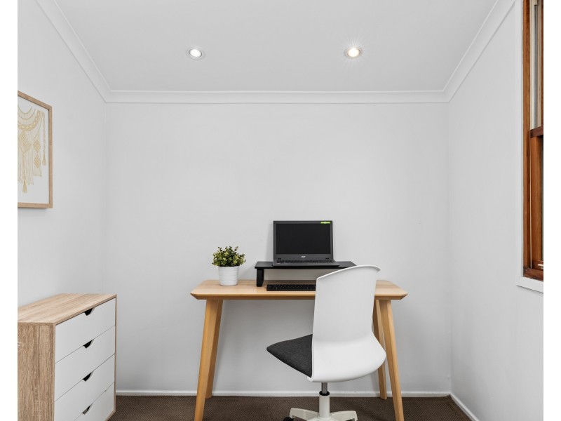 10 Bourbon Street, Wyoming NSW 2250