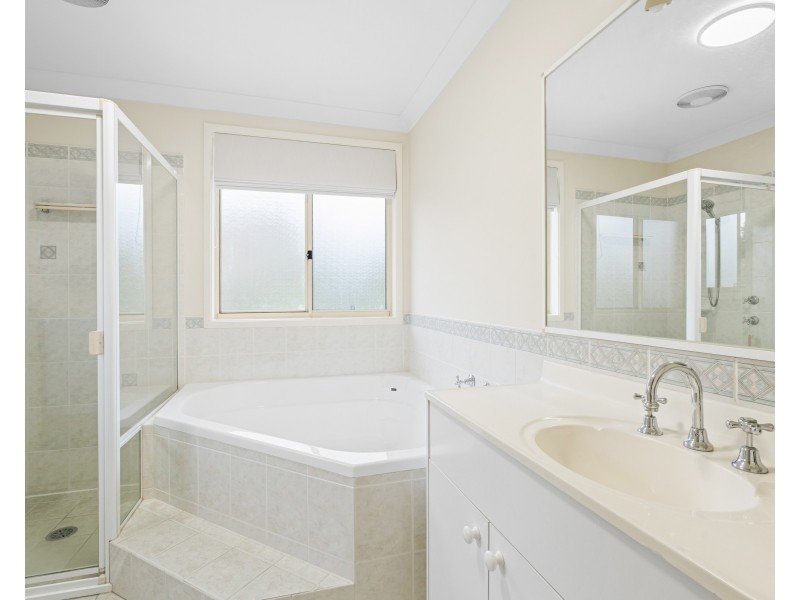 4 Woodbine Close, Lisarow NSW 2250