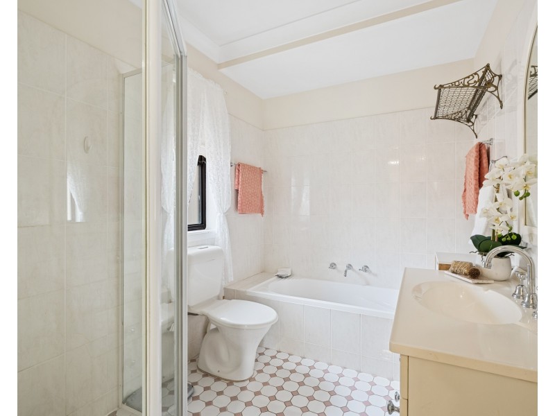 18 Crestwood Avenue, Niagara Park NSW 2250