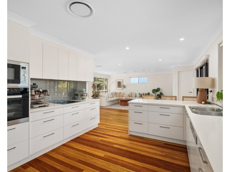 10 Hibiscus Avenue, North Avoca NSW 2260