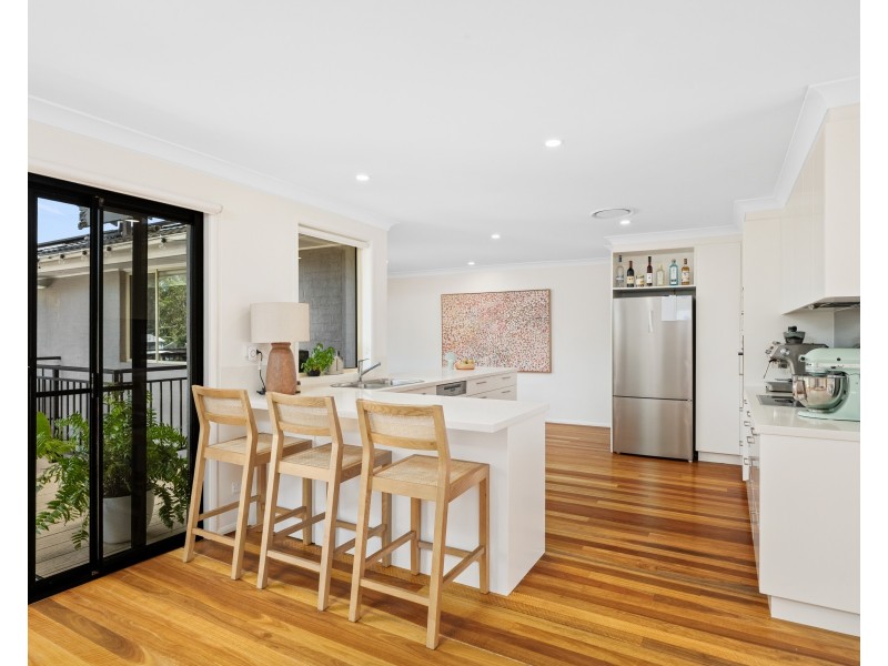 10 Hibiscus Avenue, North Avoca NSW 2260