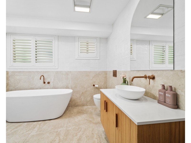 10 Hibiscus Avenue, North Avoca NSW 2260