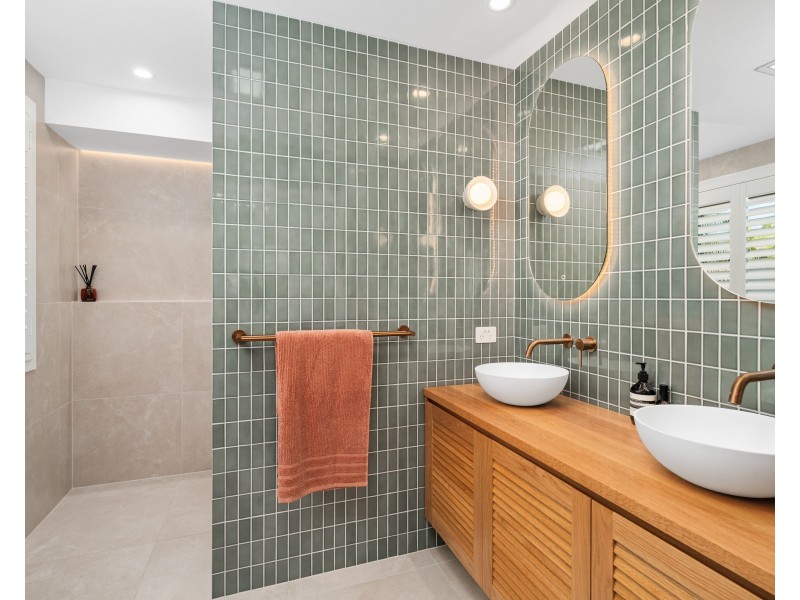 10 Hibiscus Avenue, North Avoca NSW 2260