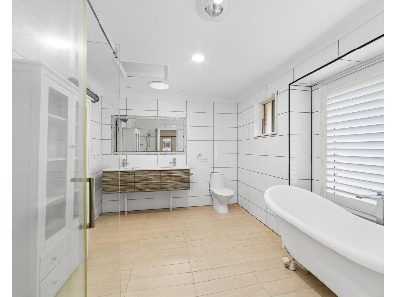 7 Costa Close, Green Point NSW 2251