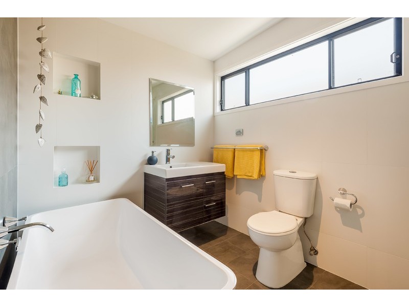 3 Parkside Avenue, Bateau Bay NSW 2261