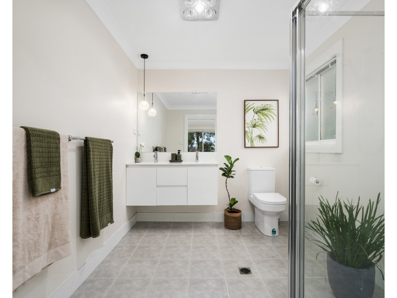 4D Gregory Street, Wyoming NSW 2250