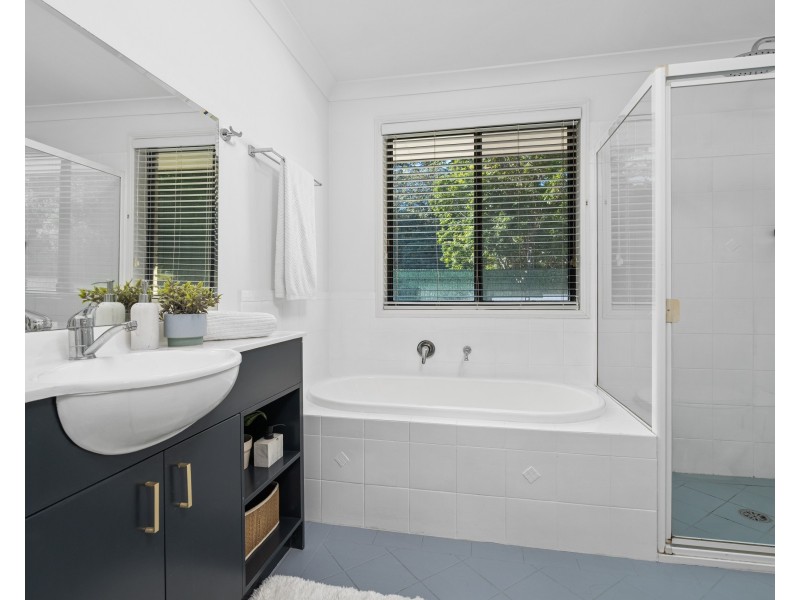 4 Bannister Drive, Erina NSW 2250