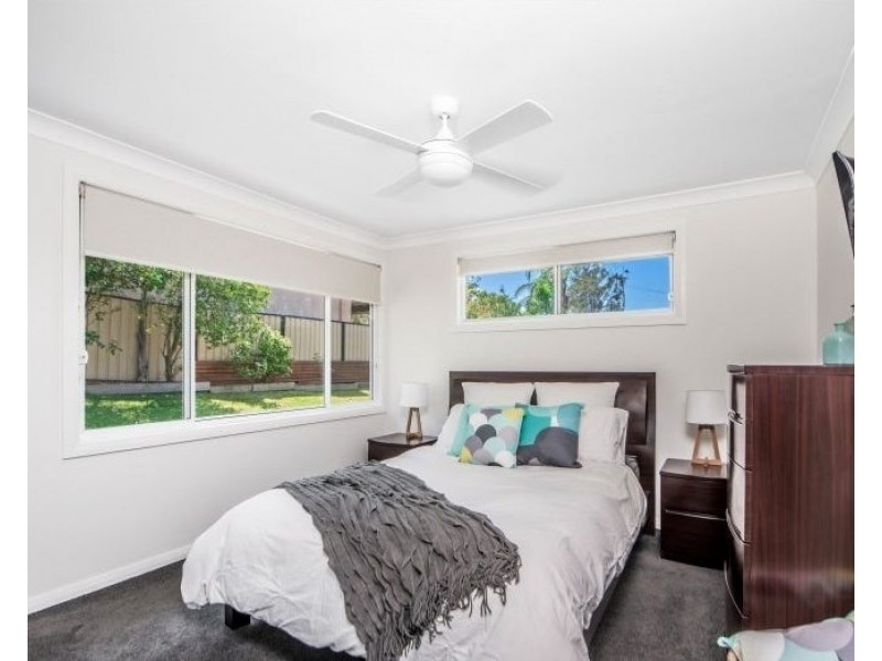 30 Valley View Road, Bateau Bay NSW 2261