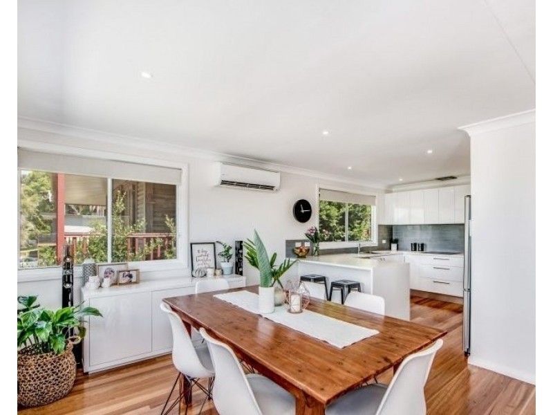 30 Valley View Road, Bateau Bay NSW 2261