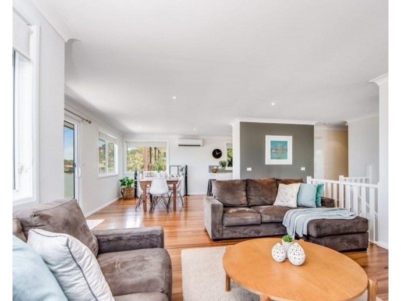 30 Valley View Road, Bateau Bay NSW 2261