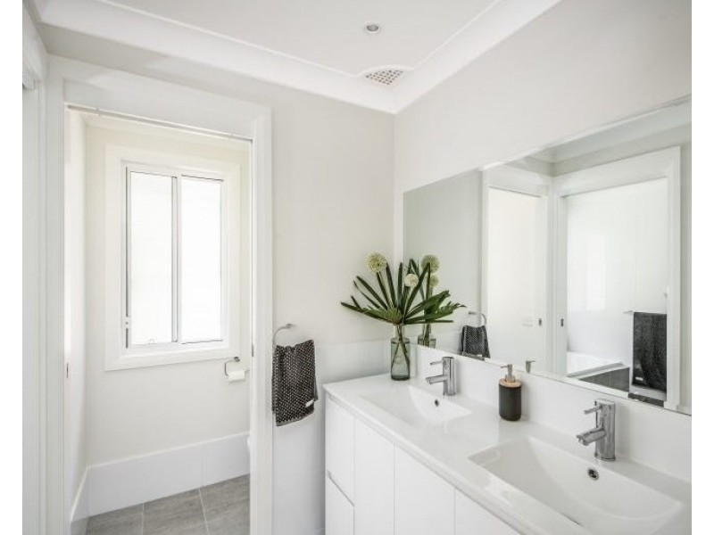 30 Valley View Road, Bateau Bay NSW 2261