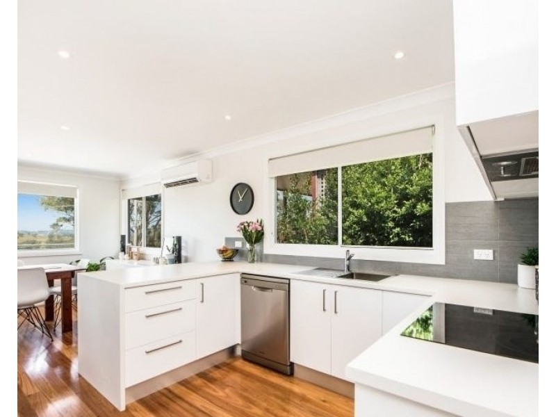 30 Valley View Road, Bateau Bay NSW 2261