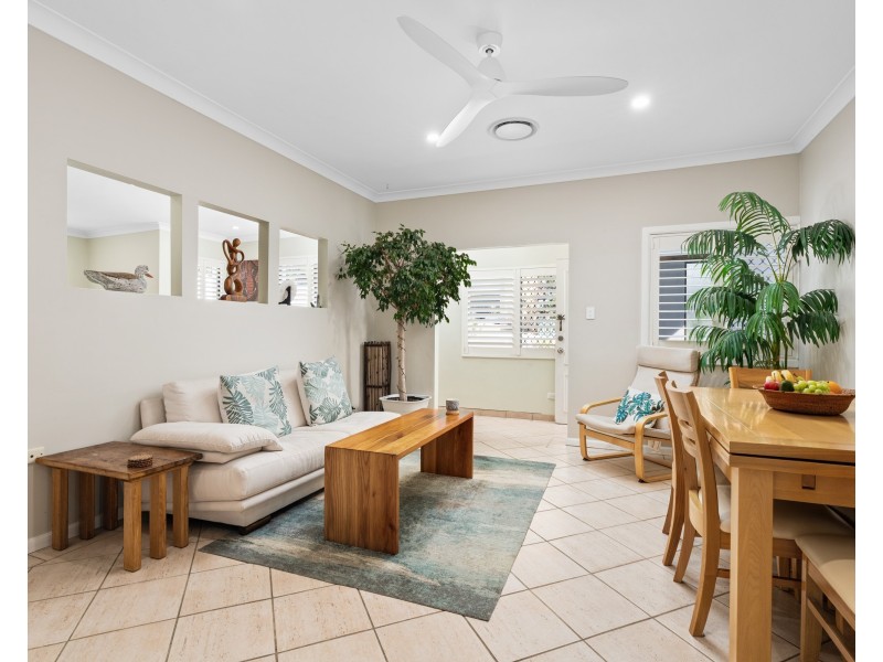 2 Poplars Avenue, Bateau Bay NSW 2261