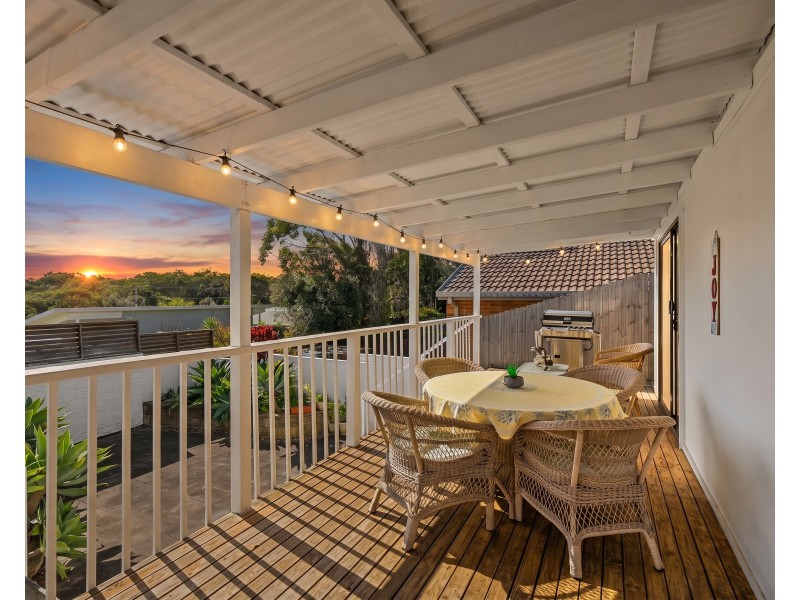 2 Poplars Avenue, Bateau Bay NSW 2261