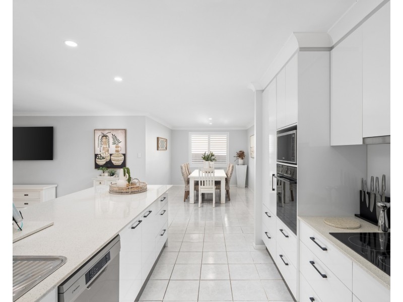 100 Bronzewing Drive, Erina NSW 2250