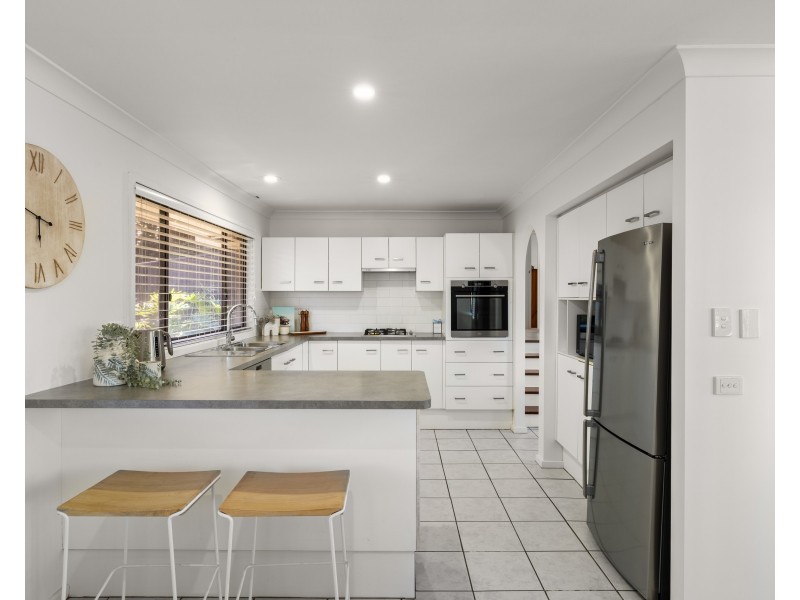 6 Merida Close, Narara NSW 2250