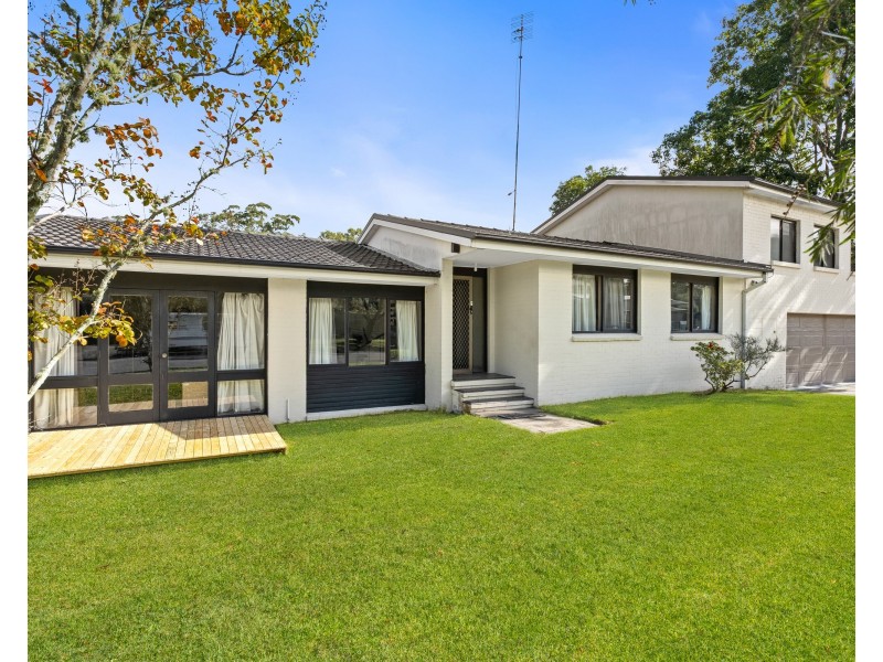 11 Crestwood Avenue, Niagara Park NSW 2250