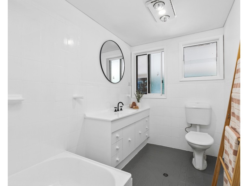 27 MacGregor Street, Wyoming NSW 2250