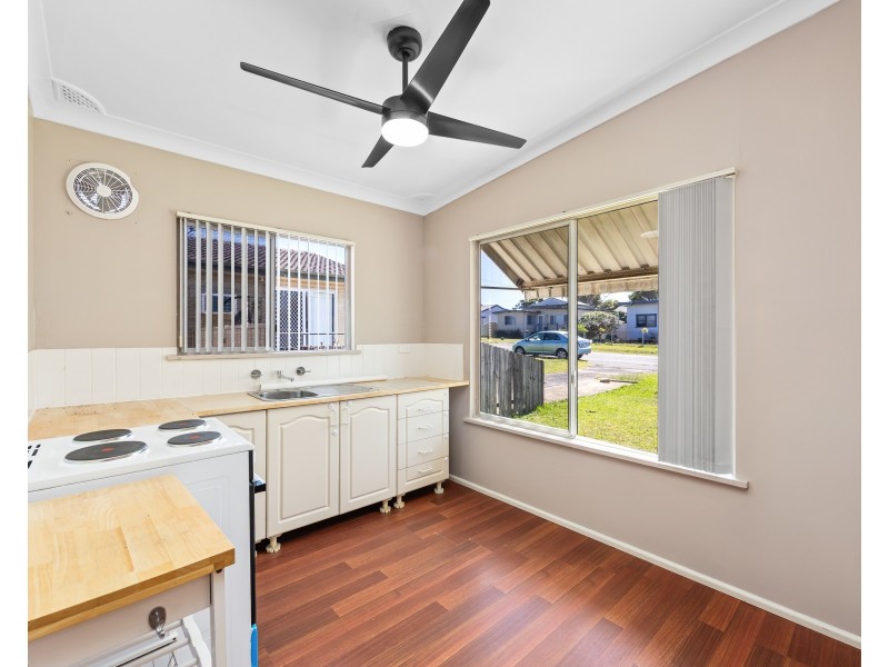 18 Merrendale Avenue, Gorokan NSW 2263