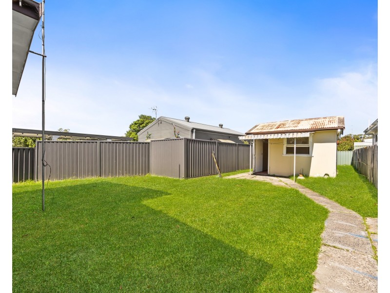 18 Merrendale Avenue, Gorokan NSW 2263