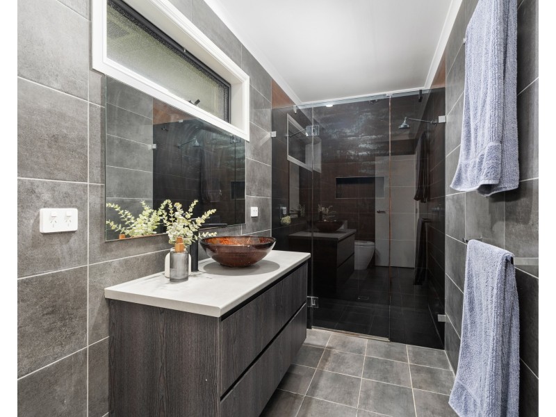 109 Chamberlain Road, Wyoming NSW 2250