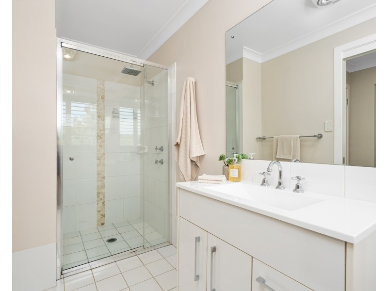 48 Jean Norman Close, Wyoming NSW 2250