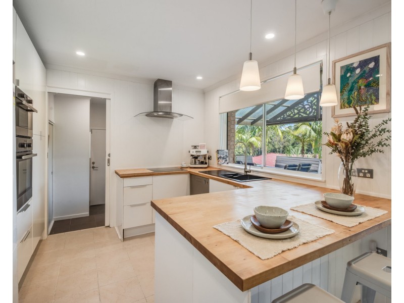 6 Stephen Close, Green Point NSW 2251